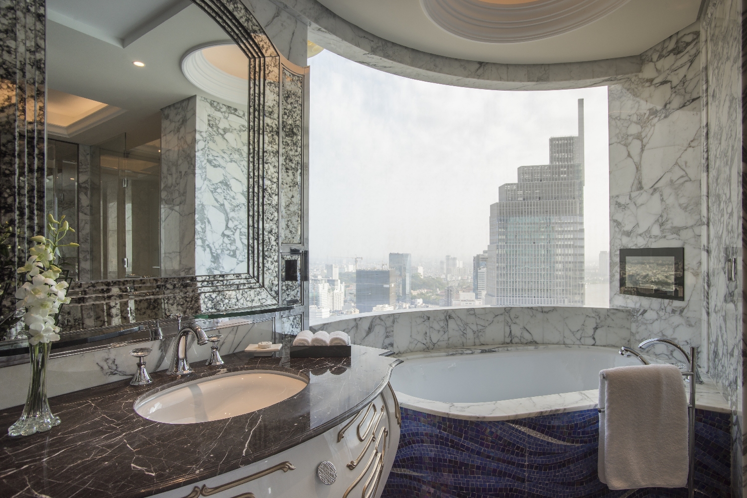 The Reverie Saigon - Panorama Suite - Bathroom - II