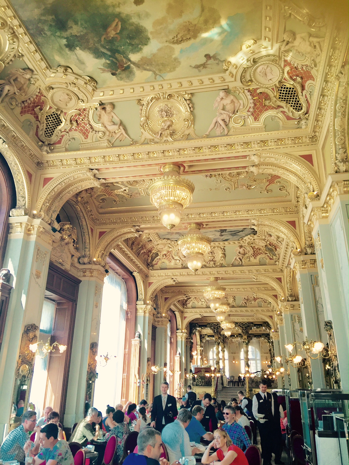 東欧女子ひとり旅 ブダペストの華麗なる建築とカフェ文化 Myedition 旅に恋する女性のためのスタイルメディア